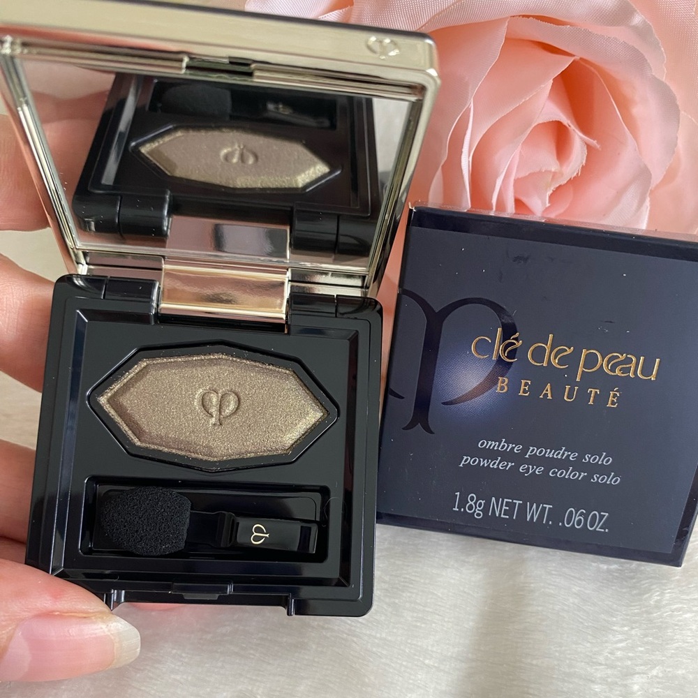 CLE DE PEAU Gold Powder Eye Color Solo # 201